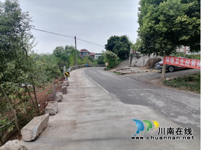 江阳区华阳街道：西岸阳光路宽了，群众和游客更舒心了(图1)