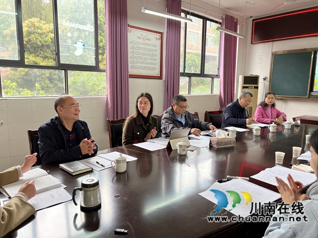 专家引领，智慧前行！泸州市2022年重点课题《初中英语“1+X”拓展活动校本课程实践研究》开题报告会召开(图1)