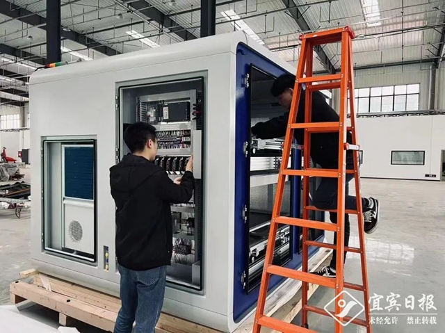 宜宾造！全球首款无人机双机库自动停机坪实现量产(图2)