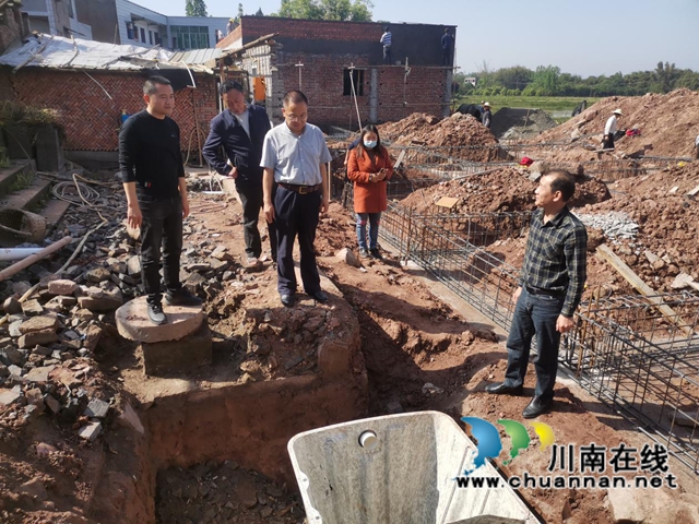 泸县农业农村局到云龙镇指导“厕所革命”工作(图1)