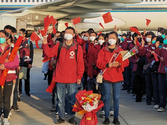 “战疫”21天，泸州支援吉林核酸检测队返回四川(图1)