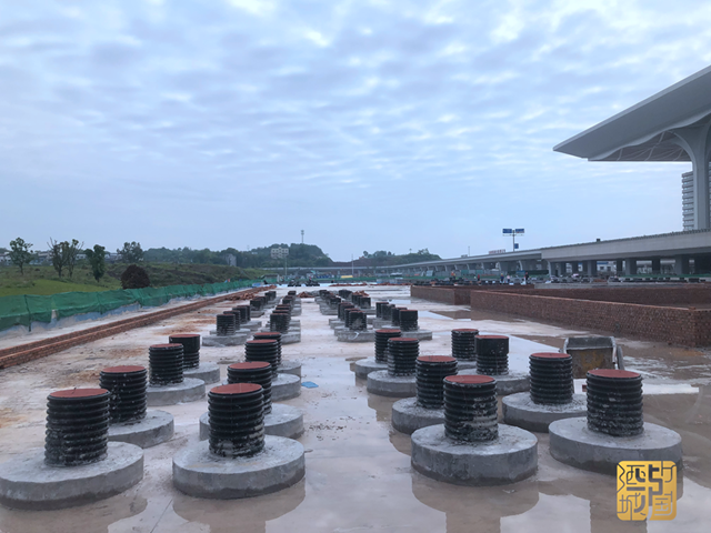 泸州高铁站北广场主体完工,预计7月底投用(图2) 泸州高铁站北广场主体完工,预计7月底投用(图2)