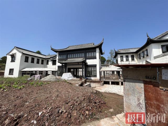 泸县一建筑老板修建别墅违占上万平方米，官方：已立案查处
