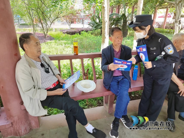 出征!泸州百名志愿者上街反电诈(图10) 出征!泸州百名志愿者上街反电诈(图10)