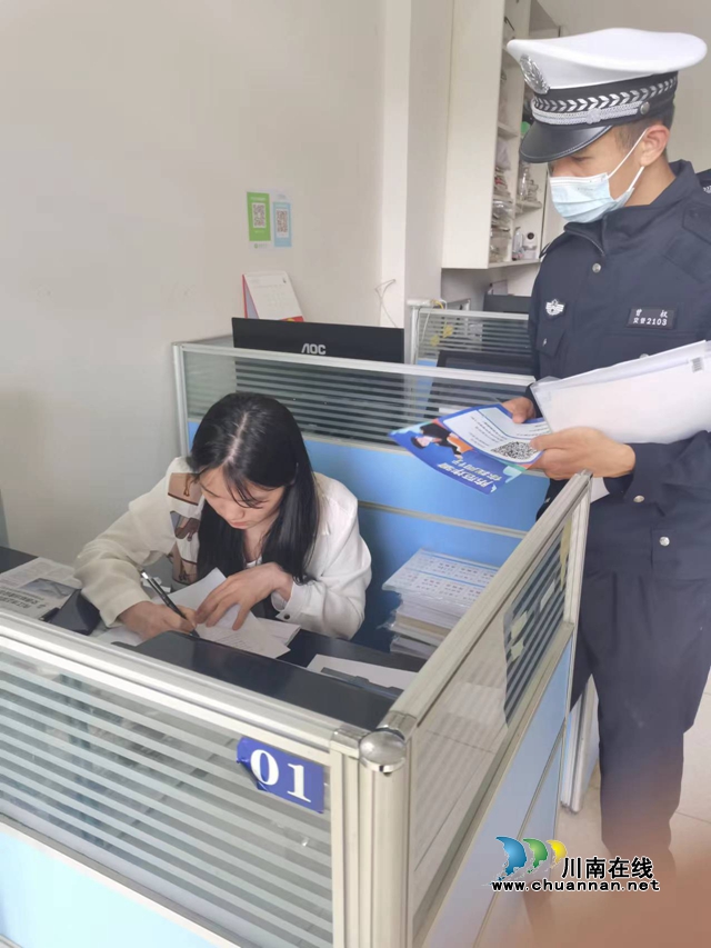 出征!泸州百名志愿者上街反电诈(图18) 出征!泸州百名志愿者上街反电诈(图18)