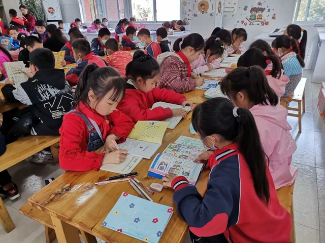 世界读书日|泸州多彩活动齐上阵,书香气息漫校园(图4) 世界读书日|泸州多彩活动齐上阵,书香气息漫校园(图4)