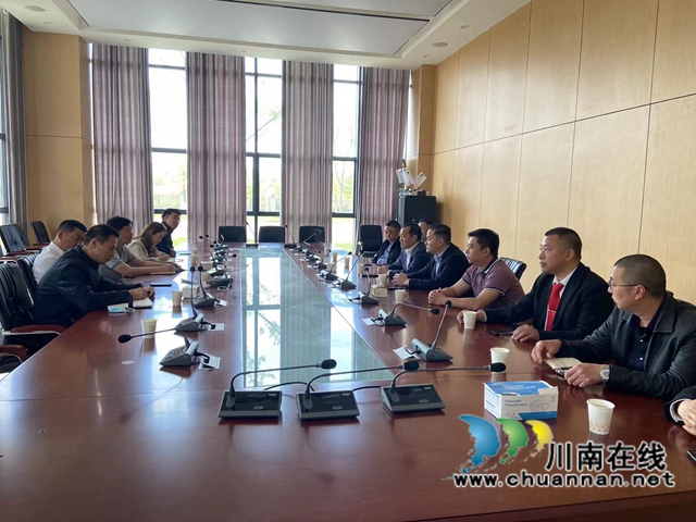 泸县：大手牵小手 泸商一起走(图2)