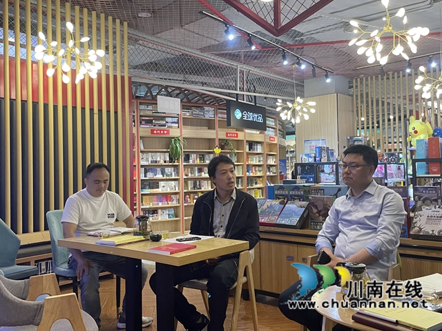 沐浴书香,润泽致公!致公党江阳区基层委举办阅读分享会(图2) 沐浴书香,润泽致公!致公党江阳区基层委举办阅读分享会(图2)