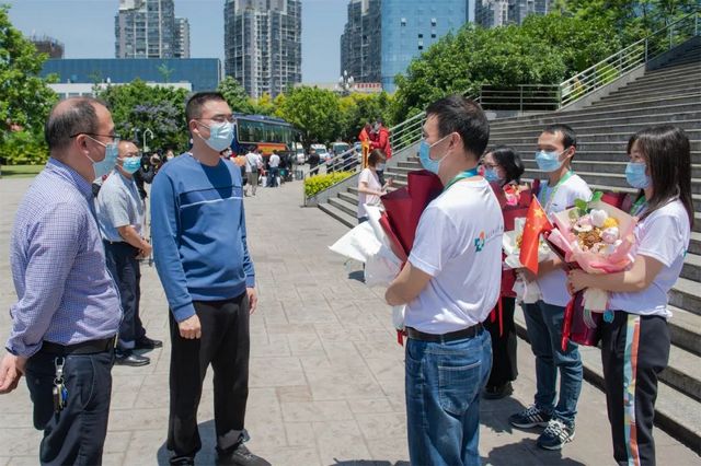 特别现场 | 欢迎回家!援吉林核酸检测支援队平安返泸(图2) nEO_IMG_2.jpg