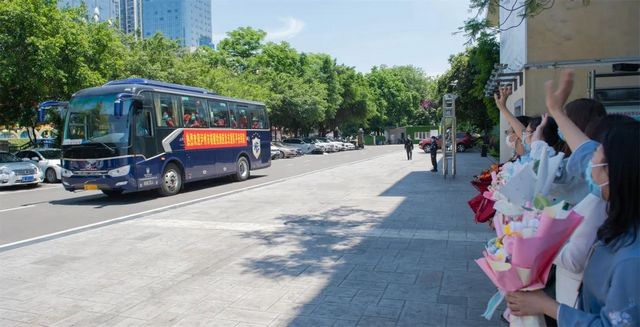 特别现场 | 欢迎回家!援吉林核酸检测支援队平安返泸(图7) nEO_IMG_7.jpg