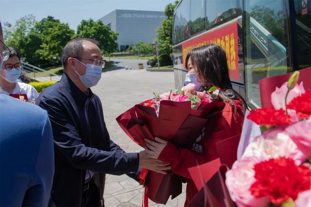 特别现场 | 欢迎回家!援吉林核酸检测支援队平安返泸(图9) nEO_IMG_9.jpg