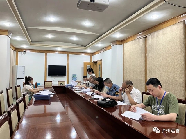 泸州全面启动巡网约出租汽车服务质量信誉考核工作(图1) 车1.jpg