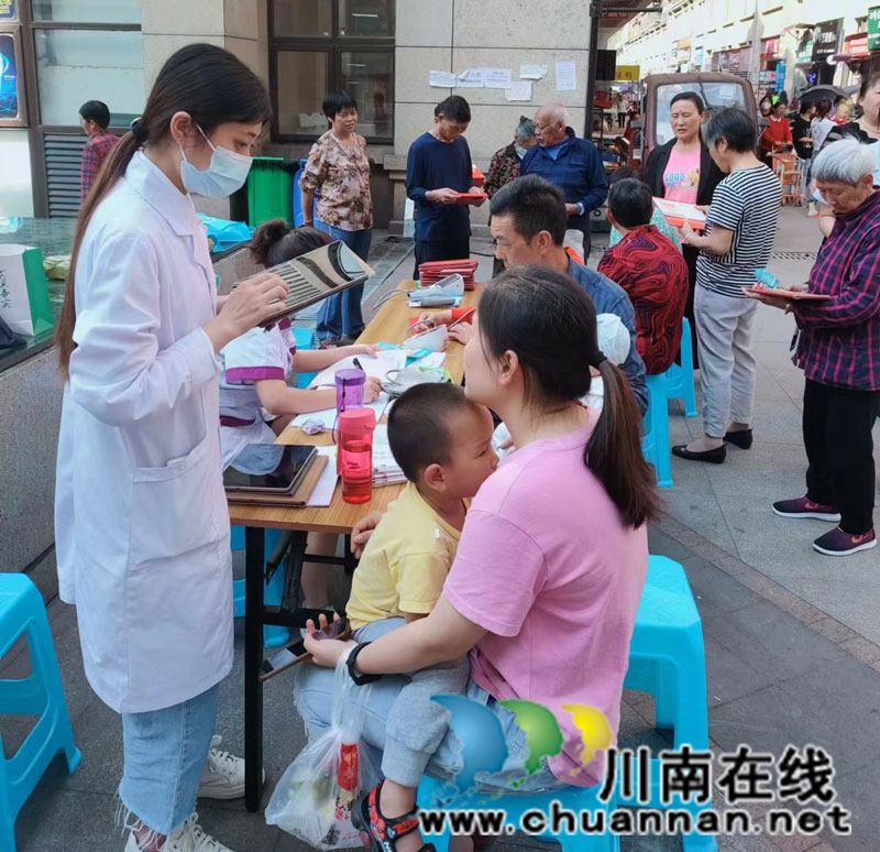 龙马潭区鱼塘街道望山坪社区:义诊进小区 健康送上门(图1) 微信图片_20220507181234.jpg