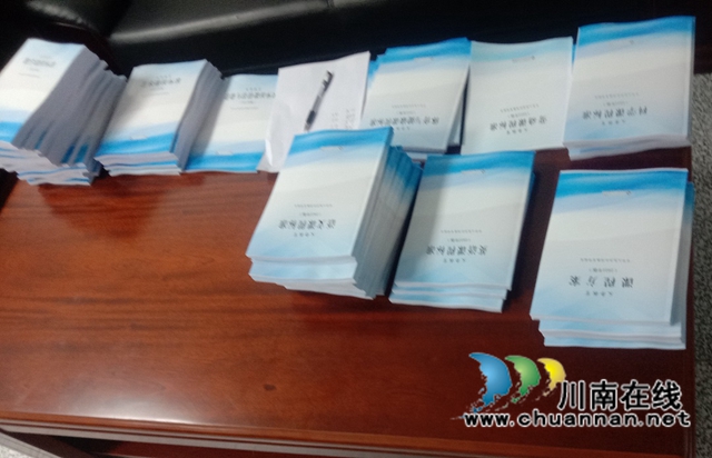 纳溪区天仙镇中心小学掀起学习新课标热潮(图2) 02.jpg