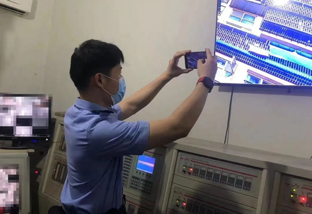 江阳区：祸从天降！半个苹果从天而降，砸中老太……