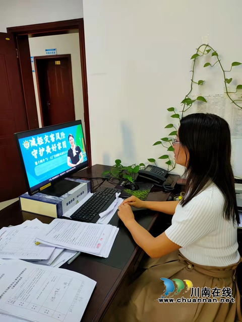 泸州民盟开展防灾减灾日科普宣传活动(图3) 58a47e1a8c313a0cb26e6dbfd34c26b.jpg