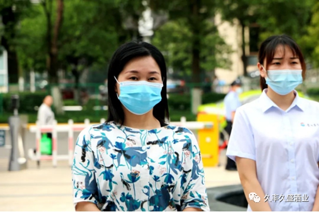 同心防“疫” 感谢有你|贵州茅台泸州地区经销商5.12慰问泸县一线医护(图3) 3.jpg