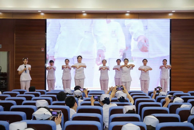 【5·12护士节】点赞撒花,为优秀的她(他)们鼓掌!(图5) 5.jpg