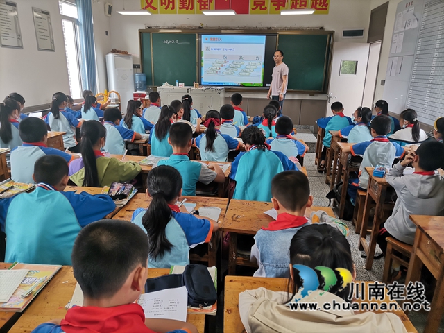 纳溪区天仙镇中心小学开展“人人上合格课”活动(图2) 2.jpg