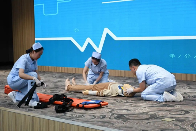 致敬身边的“南丁格尔”——泸州市中医医院庆祝“5.12”护士节系列活动(图5) 5.jpg