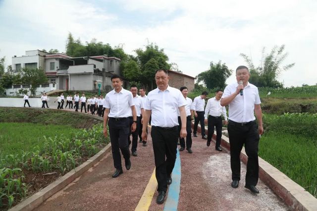 合江县委书记李仁军带队赴泸县考察 共商做优泸州“东翼” 发展(图1) nEO_IMG_1.jpg