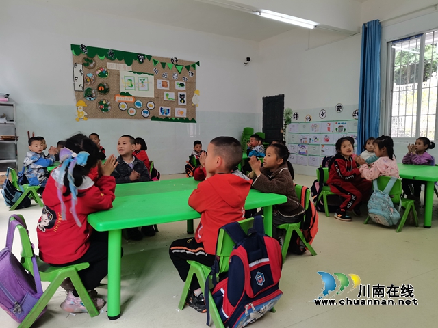 古蔺县:聚焦民生“小问题”,守护幼儿“大幸福”(图1) 学生看到巡察组露出天真烂漫地笑容.jpg