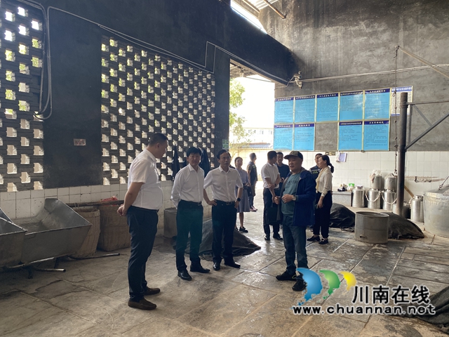 2022年5月16日，县委常委、统战部部长、县总工会主席朱大清到奇峰镇调研民营企业 (2).jpg