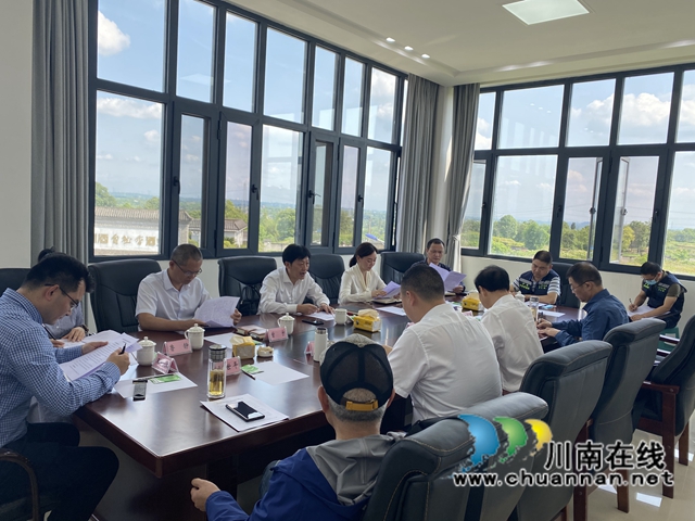 2022年5月16日，县委常委、统战部部长、县总工会主席朱大清到奇峰镇调研民营企业 (1).jpg