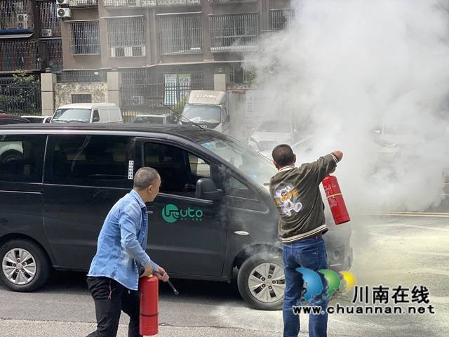 龙马潭区鱼塘街道:争分夺秒救火,心系群众安全(图2) 微信图片_20220516192229.jpg