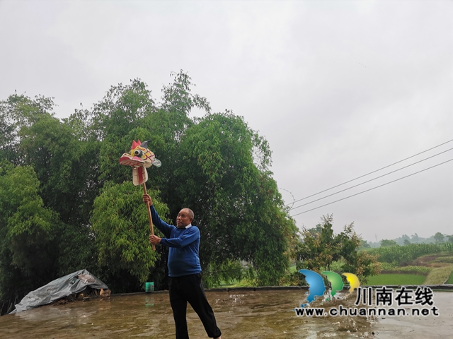 罗德书舞动雨坛彩龙（曾佐然摄）.jpg