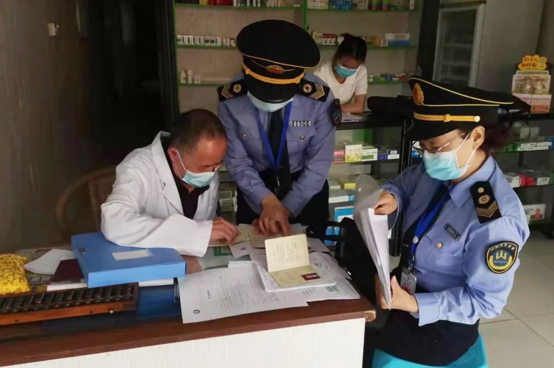 无证还敢治病？自贡两名“医生”被罚！