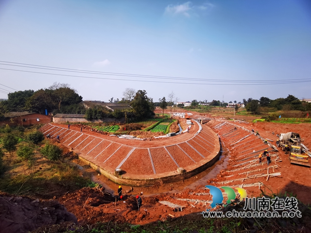 泸县立石镇:修堤筑坝建设忙,汛期来临有保障(图1) 立石2.jpg