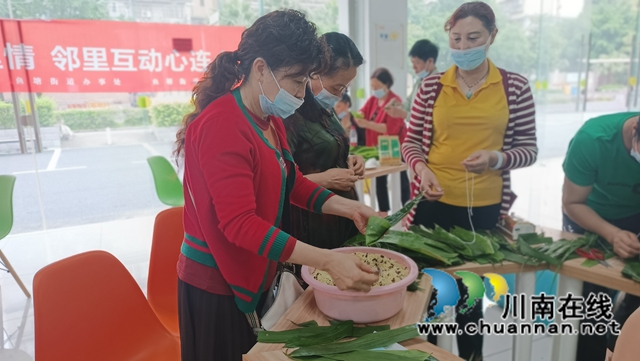 龙马潭区鱼塘街道:粽享端午邻里情,邻里互动心连心(图4) 微信图片_20220526180041.jpg