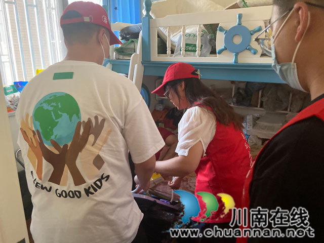 龙马潭区鱼塘街道云华山社区:“送学上门” 走心又暖心(图1) 微信图片_20220602200332.jpg