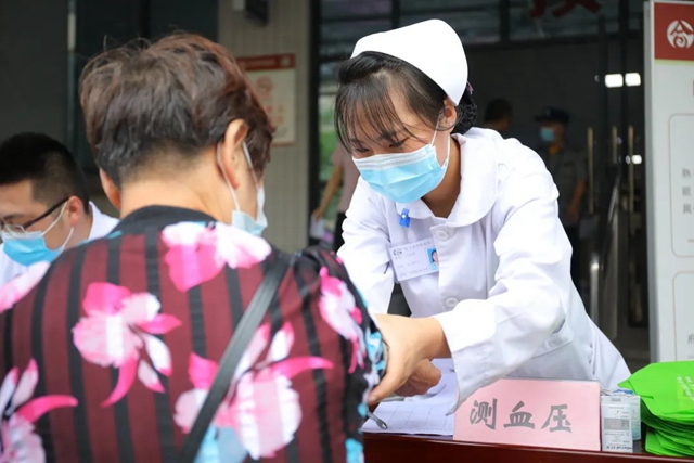 【对标找差 提能增效】合江县中医医院:免费义诊,发放药品,“温”暖民心!(图9) 9.jpg