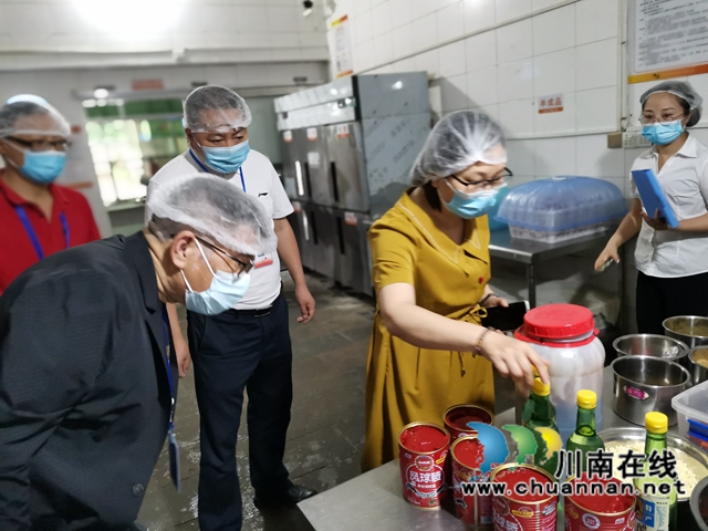 泸县市场监管局开展高考考点食品安全专项检查(图1) 微信图片_20220607111804.jpg