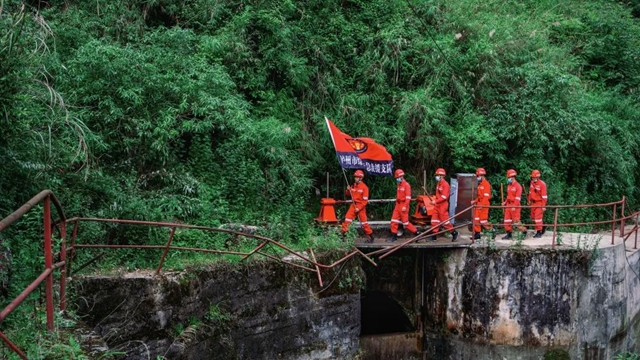 泸州增援“6·1”雅安抗震救灾应急队伍结束任务平安返泸(图1) 地1.jpg