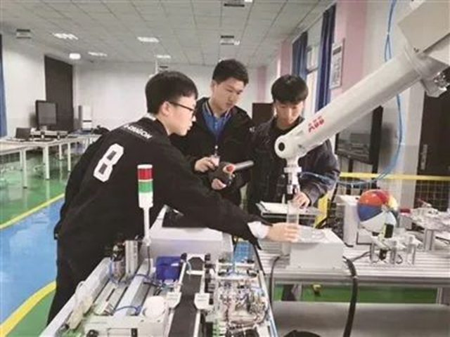 泸州:家长学生观念新 中职教育成“香饽饽”(图3) 3.jpg