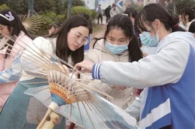 泸州:家长学生观念新 中职教育成“香饽饽”(图6) 6.jpg