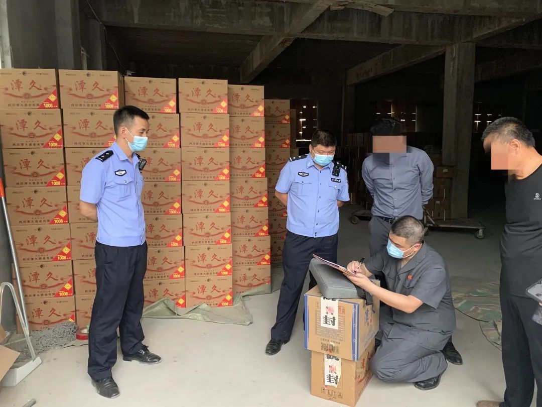 江阳法院奔赴千里 成功保全白酒4799件(图2) 2.jpg