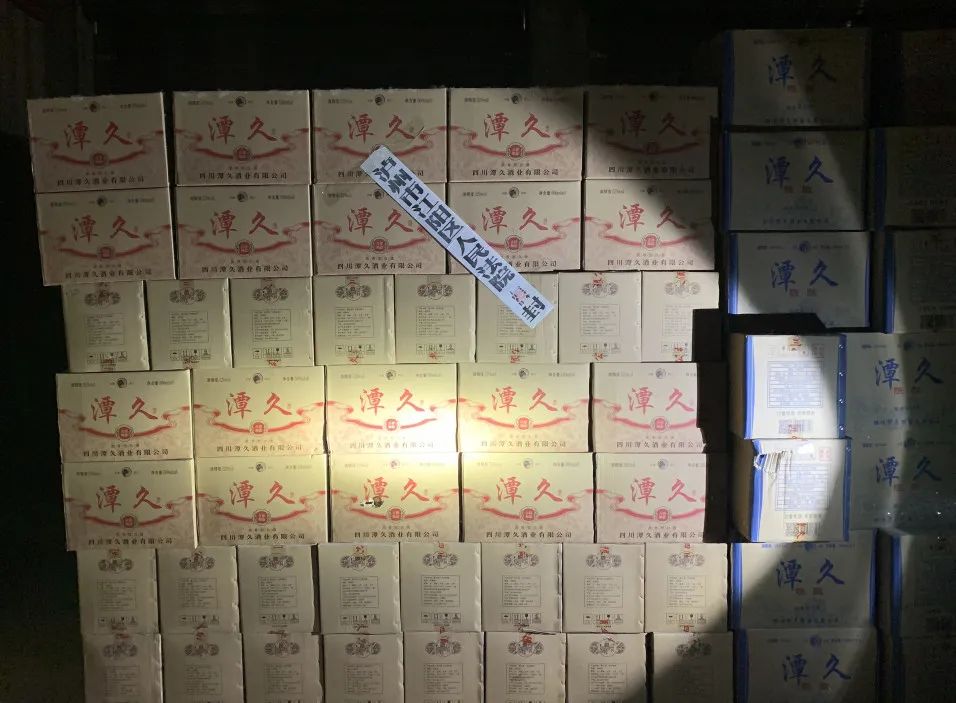江阳法院奔赴千里 成功保全白酒4799件(图3) 3.jpg
