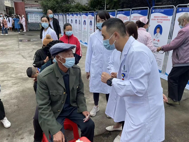 西南医大附院:博士专家团队进彝乡 把健康送到凉山越西群众“家门口”(图7) 7.jpg