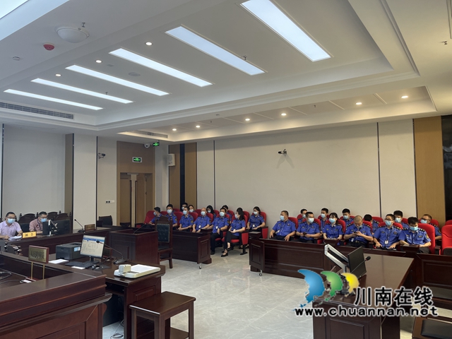 观摩庭审 以案释法——县综合行政执法局开展旁听法庭庭审活动6 (1).jpg