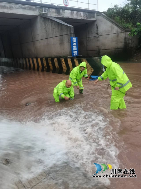 泸县综合行政执法局：以“雨”为令，“汛”速行动
