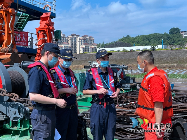 纳溪:多措并举,应对2022年最大洪峰过境(图3) 船3.jpg