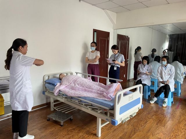 泸州福欣医院：提高全院急诊急救能力，尽力为老百姓提供专业高效的急救服务！