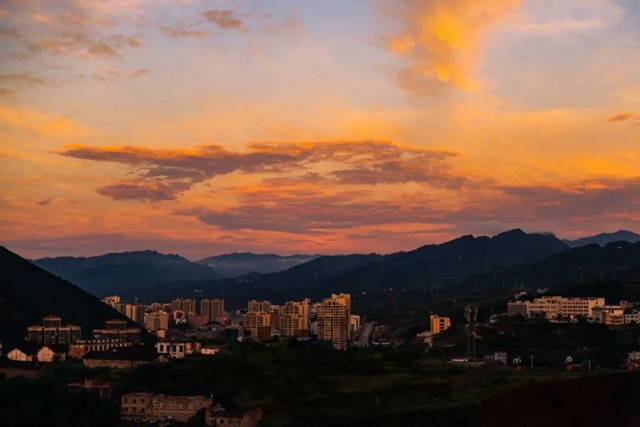 好景分享|古蔺:晚霞+“七彩祥云”(图1) 1.jpg