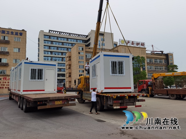 2022年6月28日，爱心民企捐赠便民核酸采样箱助力泸县防疫工作 (2).jpg