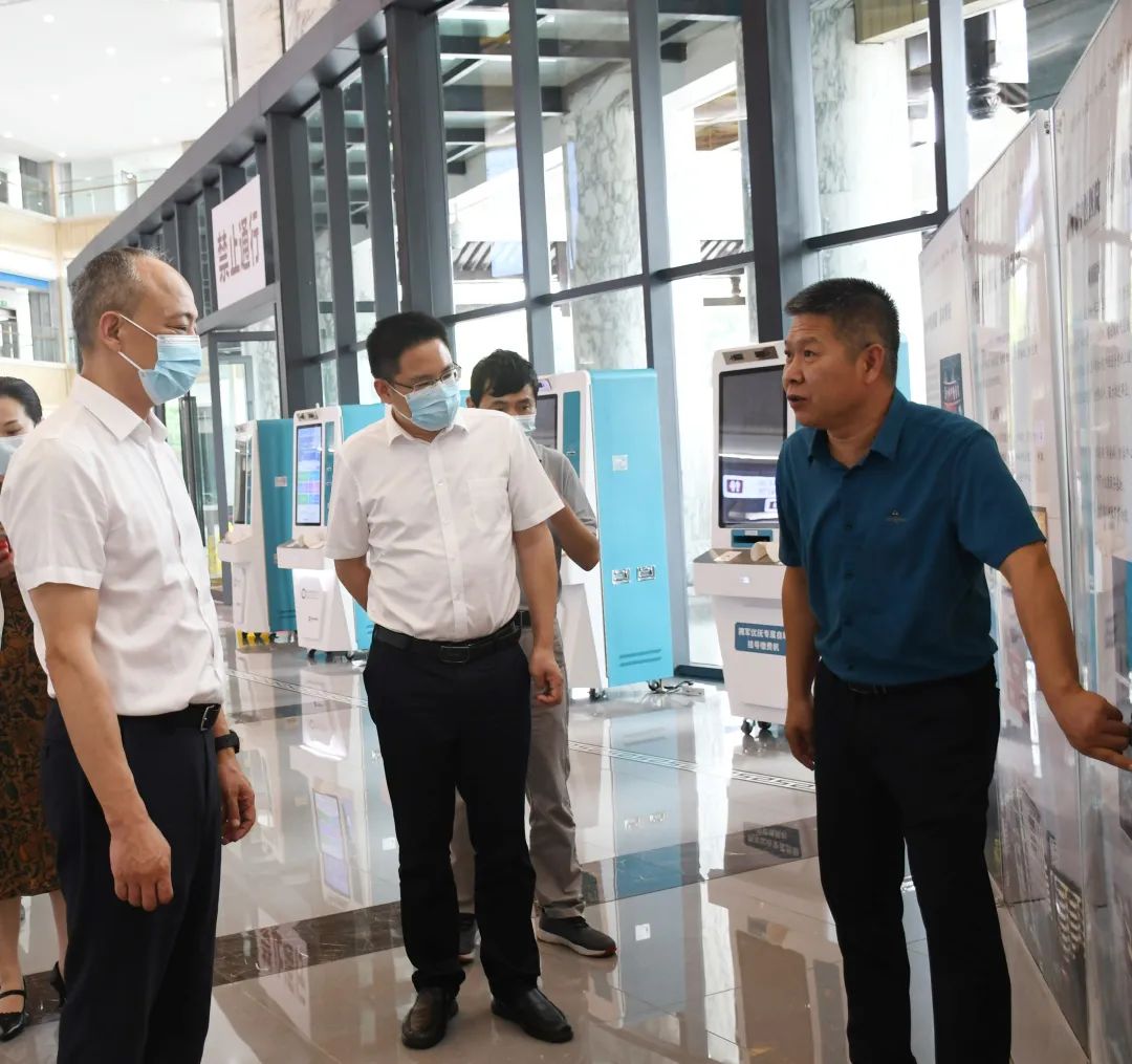 泸州市中医院城南院区全面开诊3个月,省中医药局局长田兴军莅临调研(图1) 1.jpg