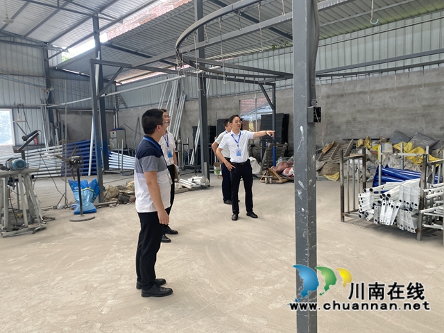 泸州市生态环境局到泸县海潮镇开展环保检查(图1) 1da469face955583e7b784b0904b93b.jpg